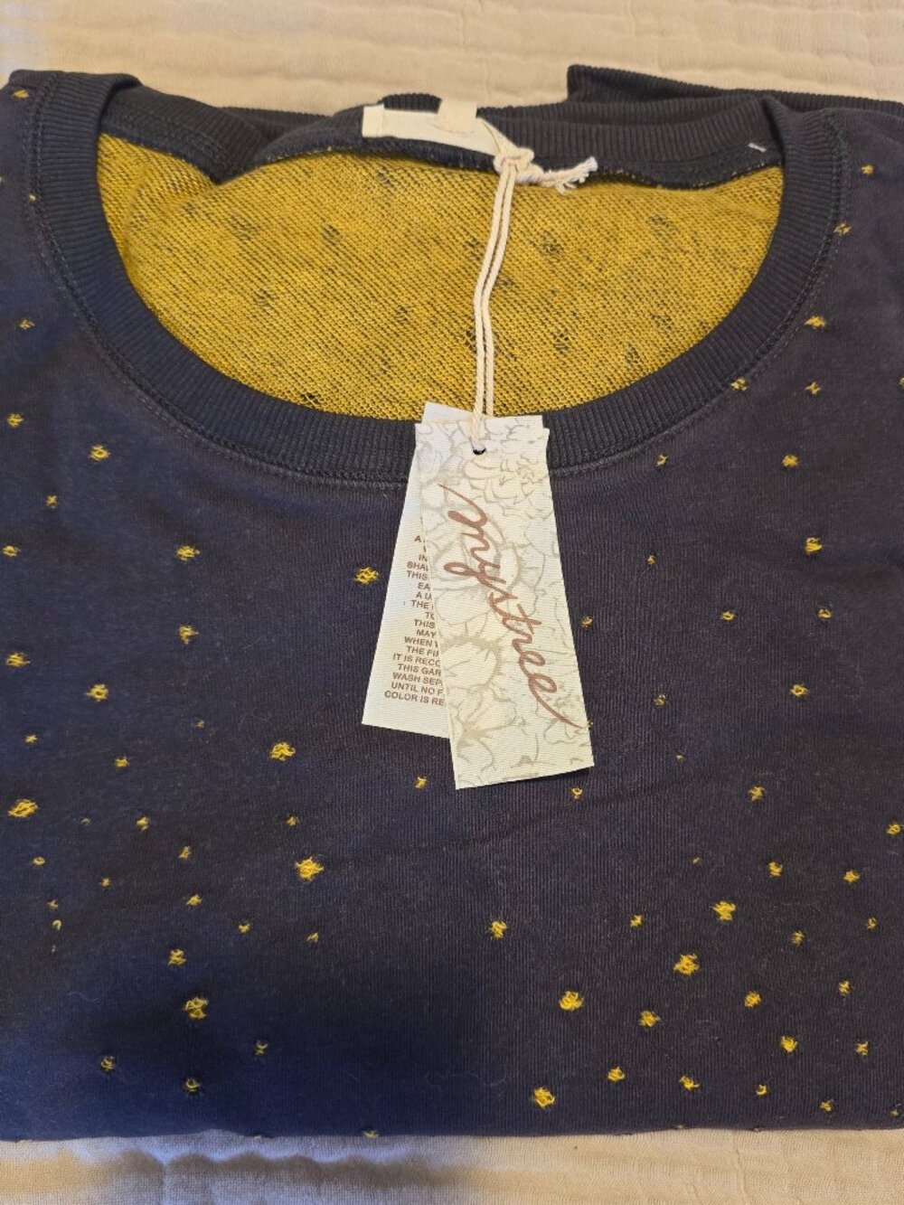 NWT Mystree Distressed Star Detail Crewneck Sweatshirt